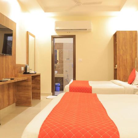 Hampton Hotel - 200 Mt From Golden Temple Amritsar Ngoại thất bức ảnh