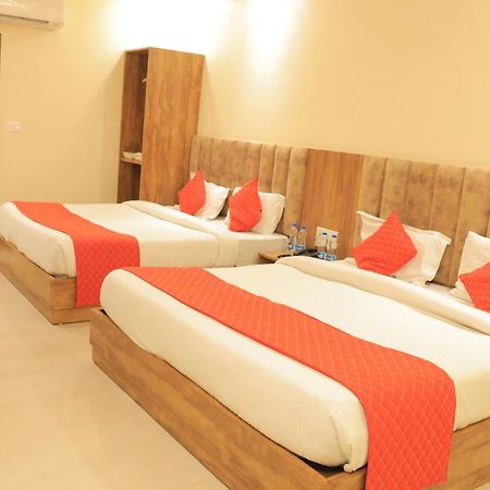 Hampton Hotel - 200 Mt From Golden Temple Amritsar Ngoại thất bức ảnh