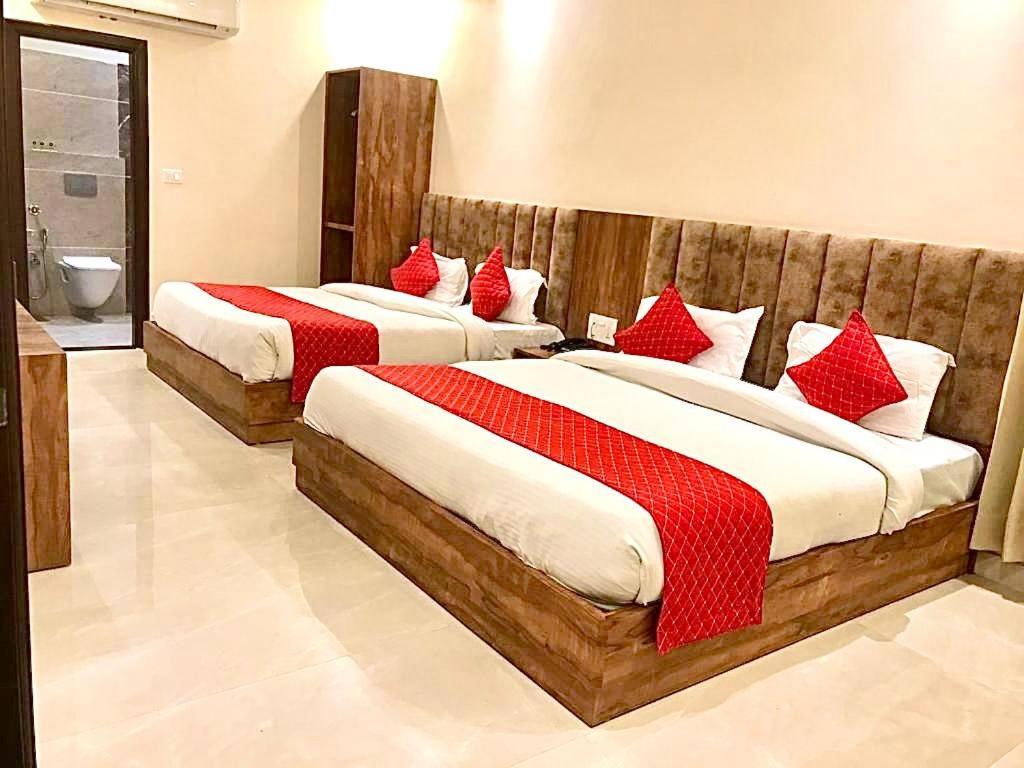Hampton Hotel - 200 Mt From Golden Temple Amritsar Ngoại thất bức ảnh