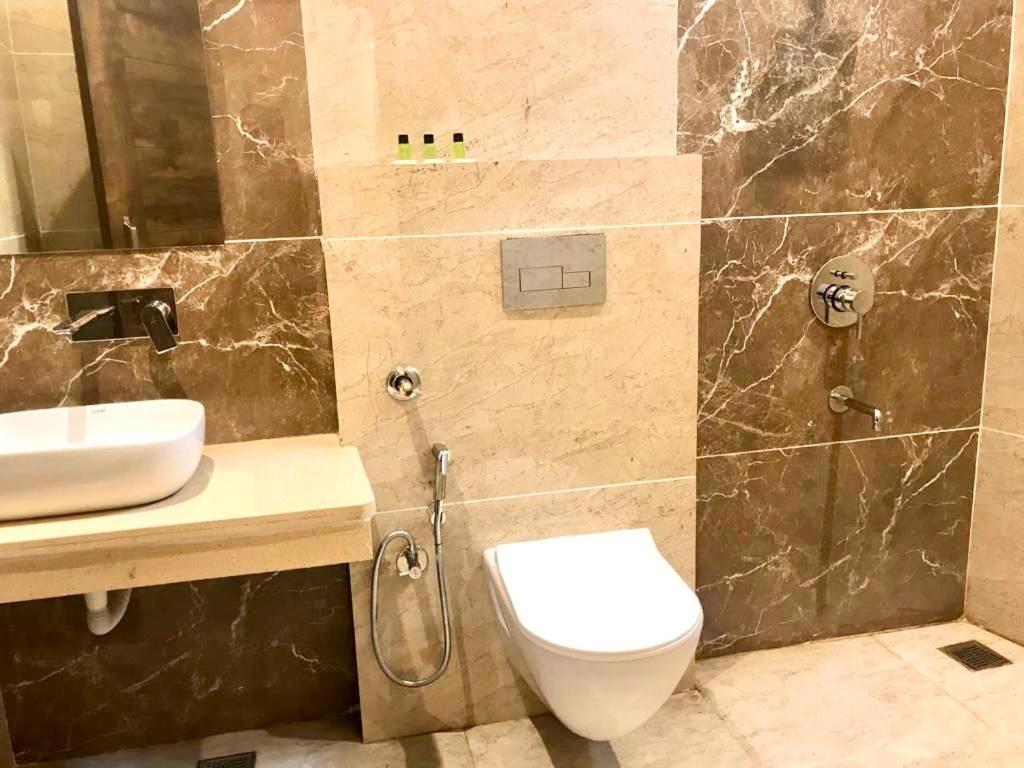 Hampton Hotel - 200 Mt From Golden Temple Amritsar Ngoại thất bức ảnh
