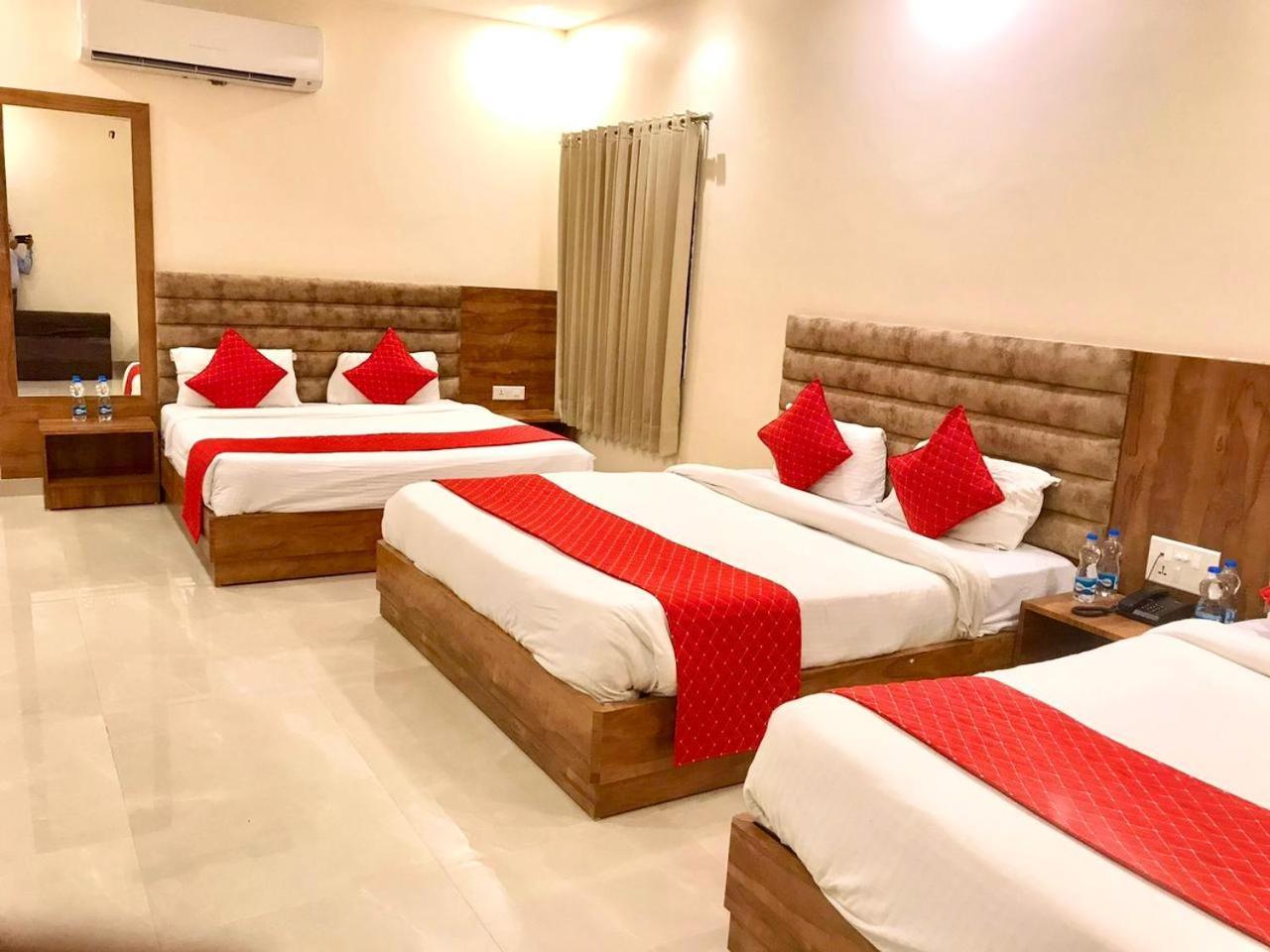 Hampton Hotel - 200 Mt From Golden Temple Amritsar Ngoại thất bức ảnh