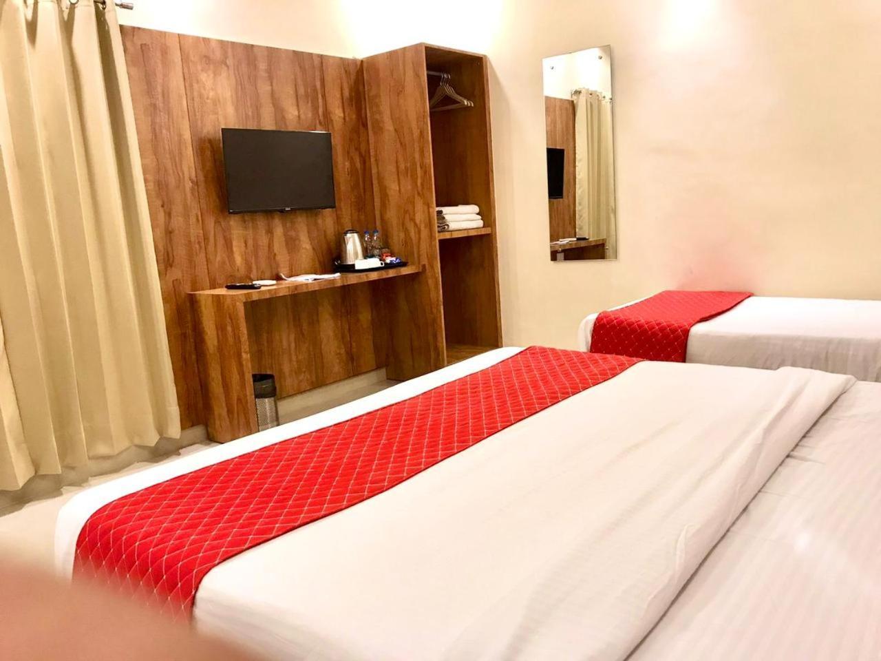Hampton Hotel - 200 Mt From Golden Temple Amritsar Ngoại thất bức ảnh