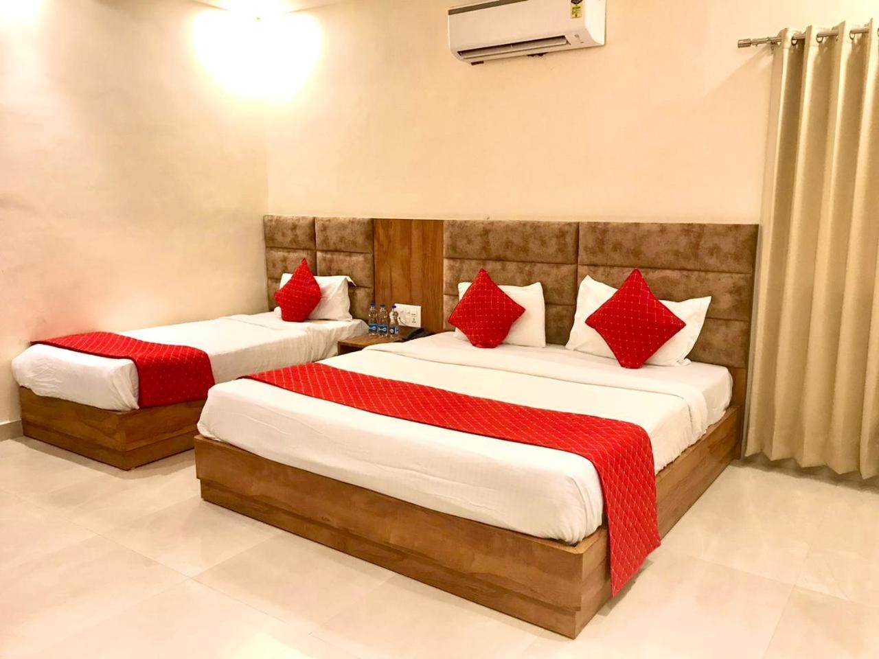 Hampton Hotel - 200 Mt From Golden Temple Amritsar Ngoại thất bức ảnh