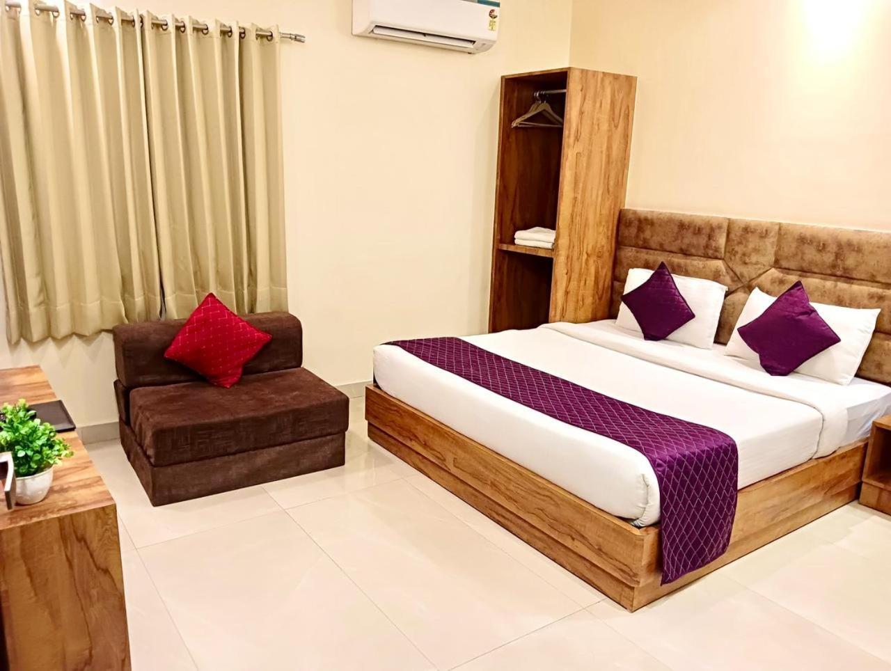 Hampton Hotel - 200 Mt From Golden Temple Amritsar Ngoại thất bức ảnh