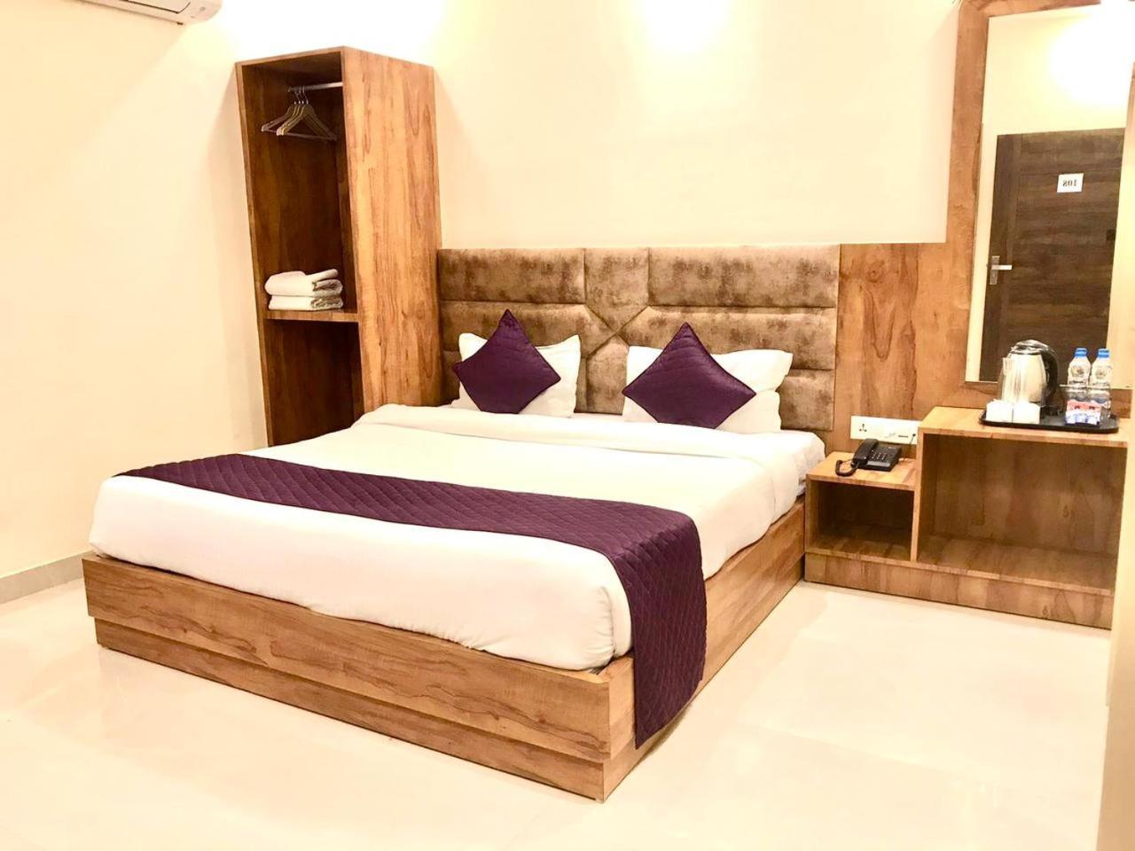 Hampton Hotel - 200 Mt From Golden Temple Amritsar Ngoại thất bức ảnh