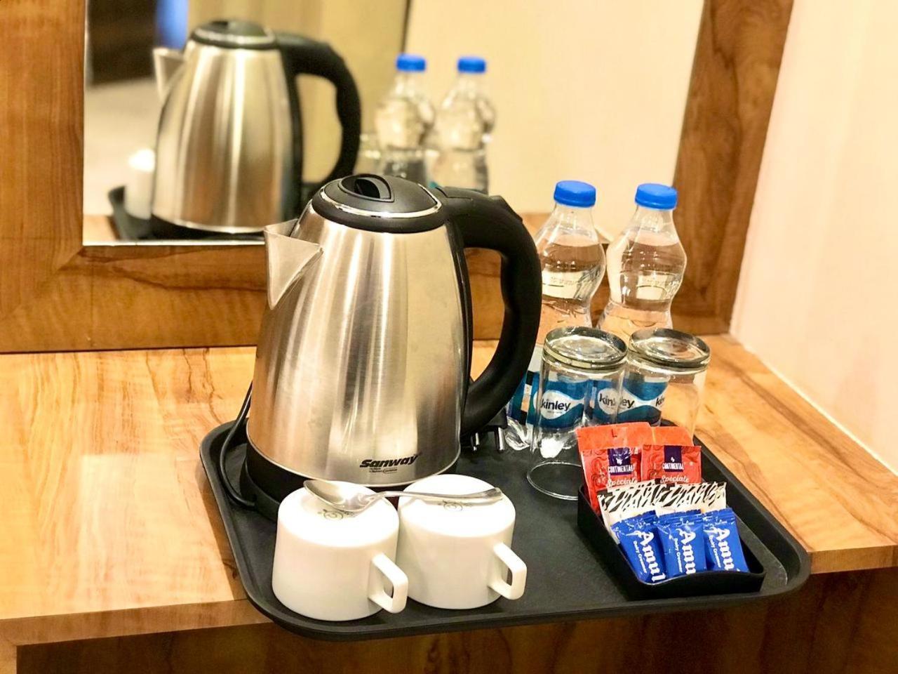 Hampton Hotel - 200 Mt From Golden Temple Amritsar Ngoại thất bức ảnh