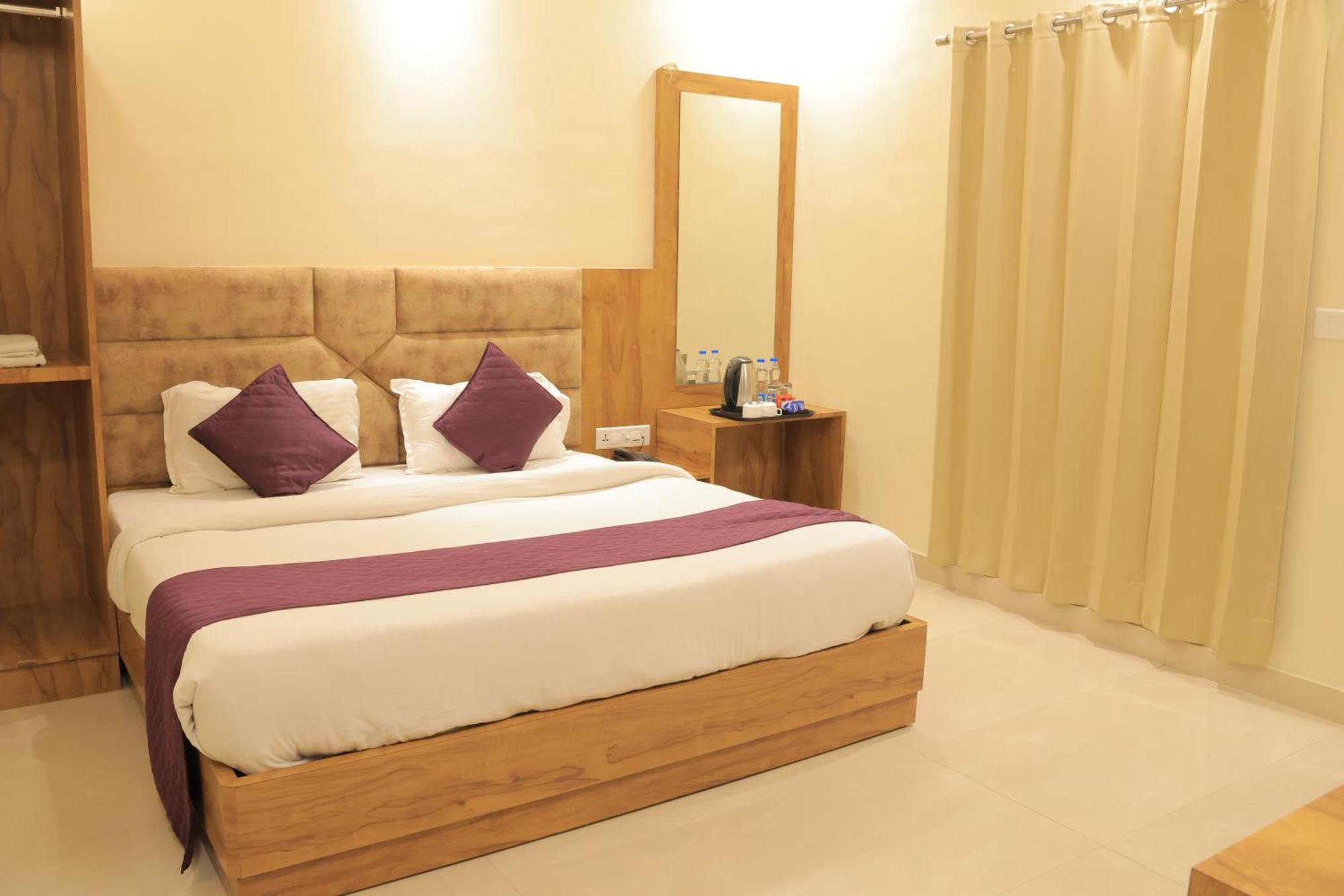 Hampton Hotel - 200 Mt From Golden Temple Amritsar Ngoại thất bức ảnh